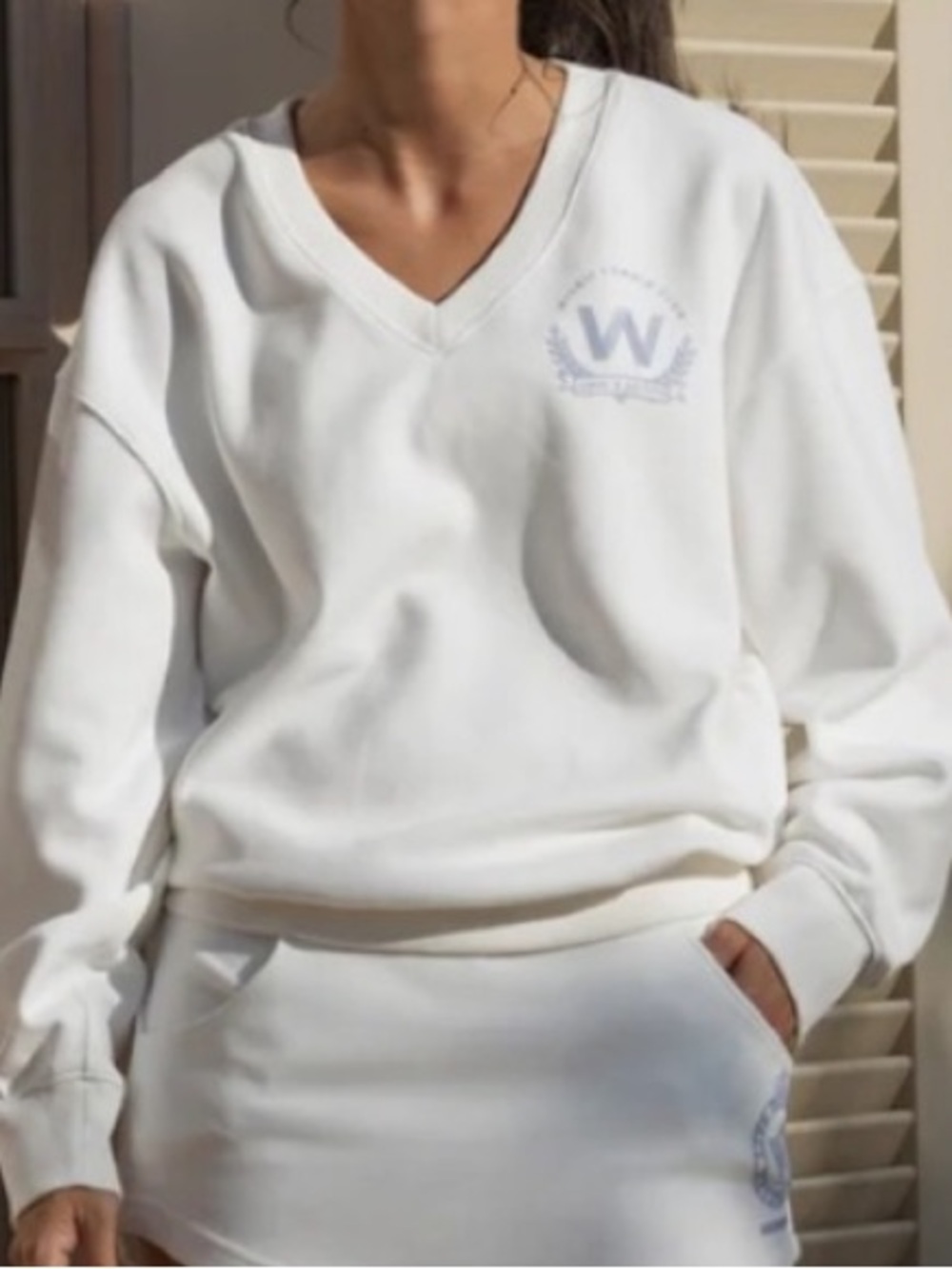 WISKII Women’s White Casual V Neck Long Sleeve Oversized Sweatshirt S